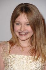 Дакота Фаннинг: 266x400 / 26 Кб