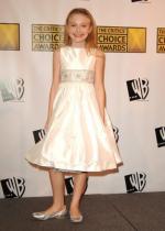 Дакота Фаннинг: 287x400 / 24 Кб