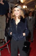 Мадонна: 262x400 / 25 Кб