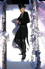 Мадонна: 262x400 / 28 Кб