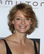 Джоди Фостер: 325x400 / 26 Кб