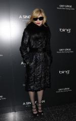 Мадонна: 250x400 / 16 Кб