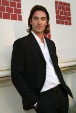 Люка Калвани: 271x400 / 21 Кб