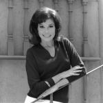 Мэри Тайлер Мур: 2038x2028 / 475 Кб