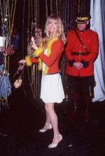 Голди Хоун: 271x400 / 26 Кб