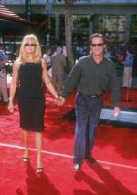 Голди Хоун: 281x400 / 25 Кб