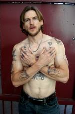 Gideon Emery: 1365x2048 / 343 Кб