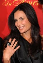 Деми Мур: 273x400 / 24 Кб