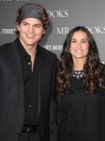 Деми Мур: 301x400 / 22 Кб