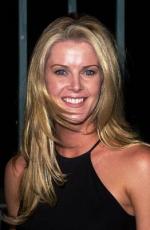 Мэйви Куинлэн: 262x400 / 21 Кб