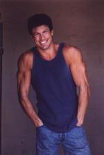 Пол Логан: 515x768 / 32 Кб