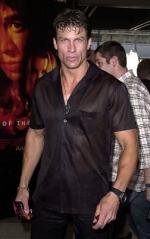 Пол Логан: 252x400 / 23 Кб