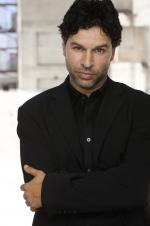 Christopher Maleki: 1365x2048 / 206 Кб