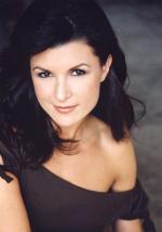 Shea Curry: 450x640 / 40 Кб