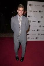 Каспер Ван Дин: 271x400 / 16 Кб