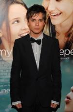 Томас Деккер: 261x400 / 20 Кб