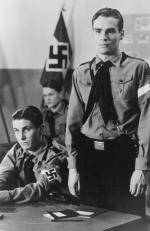 Кристиан Бэйл: 832x1280 / 141 Кб