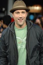 Мэттью Фокс: 266x400 / 23 Кб