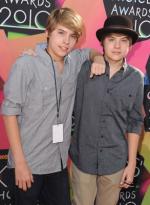 Дилан Спроус: 293x400 / 28 Кб