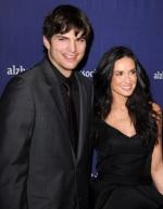 Эштон Кутчер: 312x400 / 20 Кб