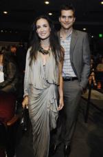 Эштон Кутчер: 264x400 / 22 Кб