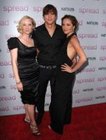 Эштон Кутчер: 304x400 / 26 Кб