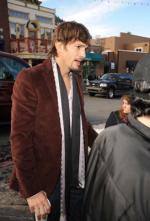 Эштон Кутчер: 272x400 / 26 Кб