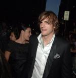 Эштон Кутчер: 392x400 / 24 Кб