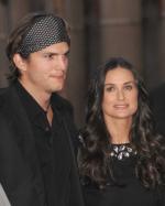 Эштон Кутчер: 321x400 / 22 Кб