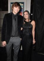 Эштон Кутчер: 293x400 / 22 Кб