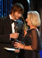 Эштон Кутчер: 294x400 / 27 Кб