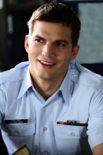 Эштон Кутчер: 444x666 / 49 Кб
