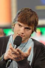 Эштон Кутчер: 269x400 / 22 Кб