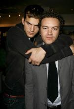 Эштон Кутчер: 273x400 / 21 Кб