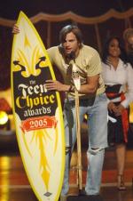 Эштон Кутчер: 266x400 / 30 Кб