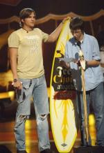 Эштон Кутчер: 275x400 / 30 Кб