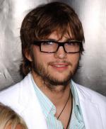 Эштон Кутчер: 331x400 / 31 Кб