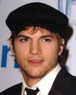 Эштон Кутчер: 320x400 / 24 Кб