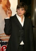 Эштон Кутчер: 280x400 / 22 Кб