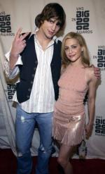 Эштон Кутчер: 243x400 / 26 Кб