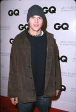 Эштон Кутчер: 273x400 / 19 Кб