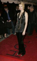 Гвинет Пэлтроу: 245x400 / 19 Кб