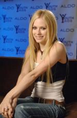 Аврил Лавин: 262x400 / 23 Кб