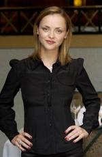 Кристина Риччи: 261x400 / 17 Кб