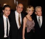 Шайа ЛаБаф: 343x294 / 19 Кб