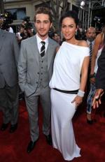 Шайа ЛаБаф: 259x400 / 27 Кб