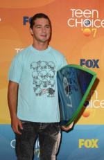 Шайа ЛаБаф: 260x400 / 25 Кб