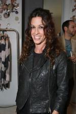 Аланис Мориссетт: 267x400 / 24 Кб