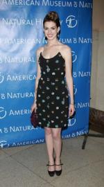 Энн Хэтэуэй: 223x400 / 25 Кб