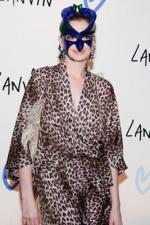 Энн Хэтэуэй: 267x400 / 32 Кб